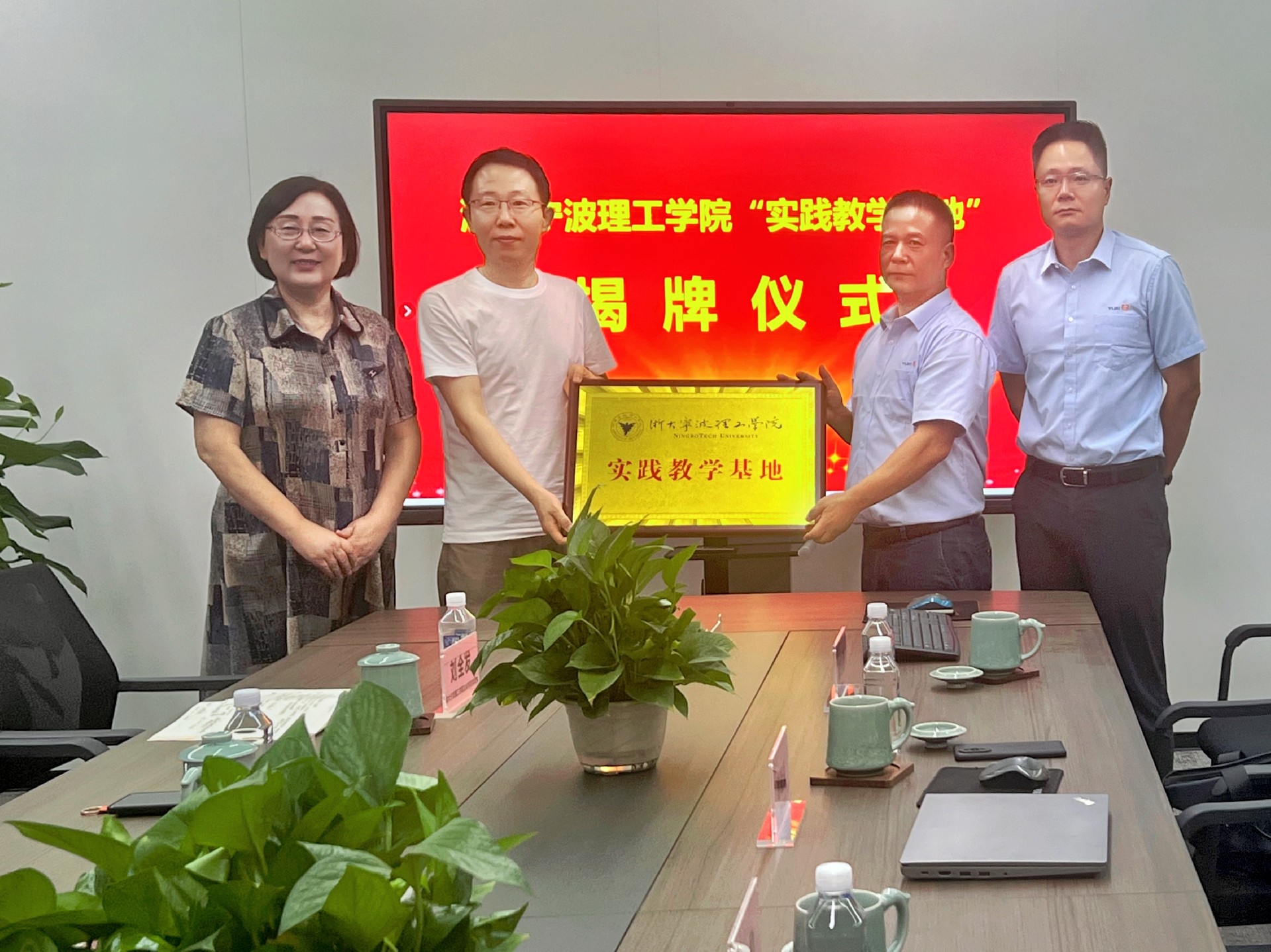 1724745122125635.jpg 1724745122125635.jpg